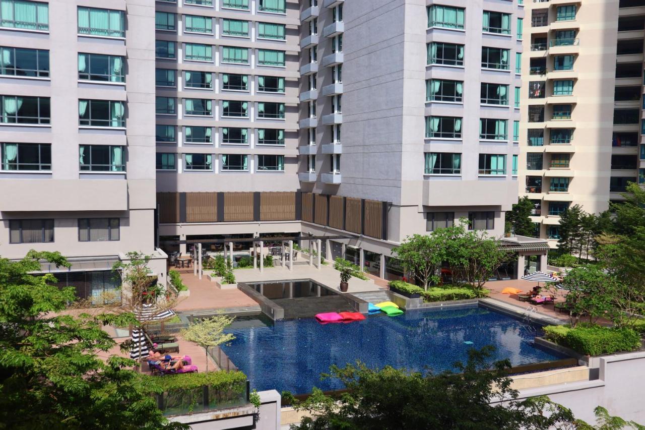 G Hotel Gurney George Town Exteriér fotografie The pool at the 10th floor